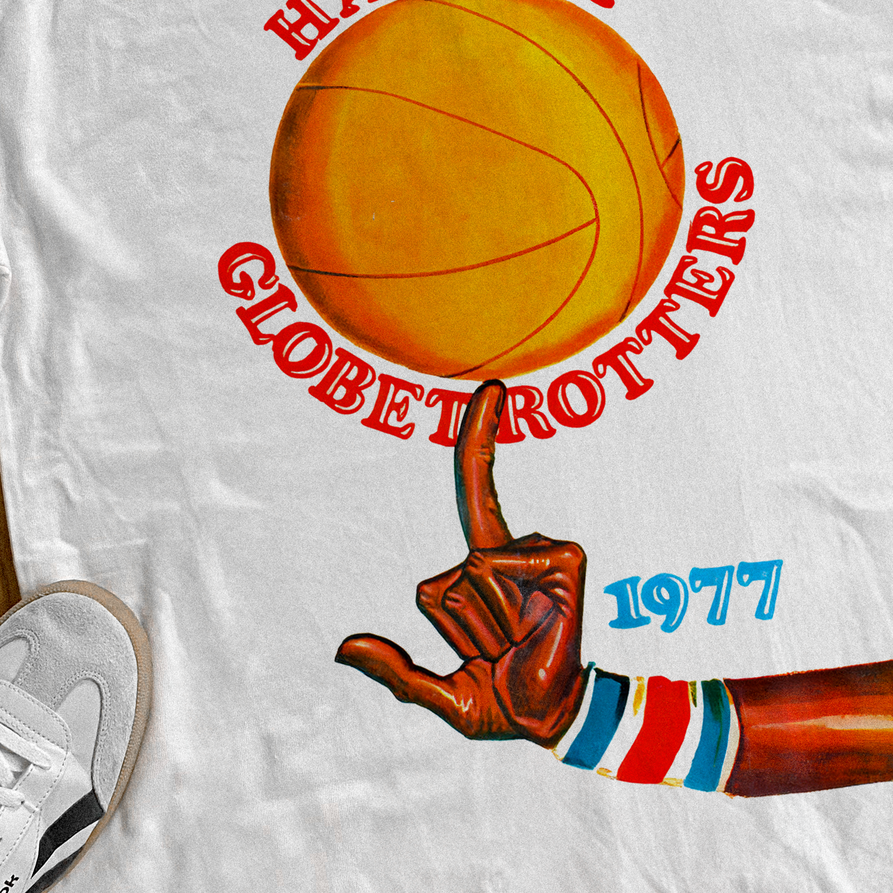 'HARLEM GLOBETROTTERS' 1977 HEAVY WHITE T-SHIRT