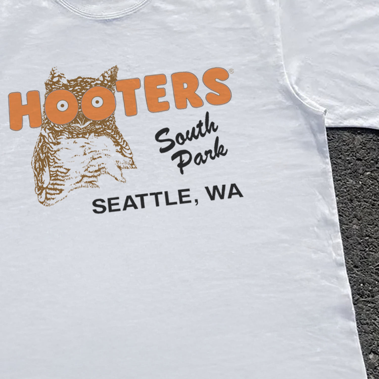 'HOOTERS SEATLE' WASHED WHITE T-SHIRT